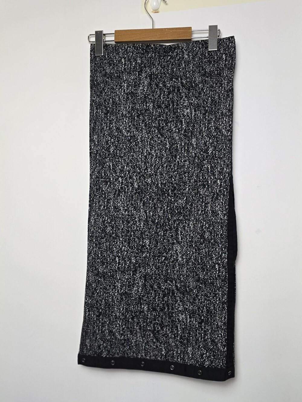 Lululemon Vinyasa Scarf Rulu Gray Black  Snap Infinity Wrap One Size Layering